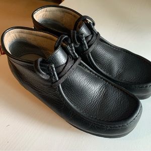 Clarks - Wallabee Boot Black Leather/ Sz 8.5 (Men’s)